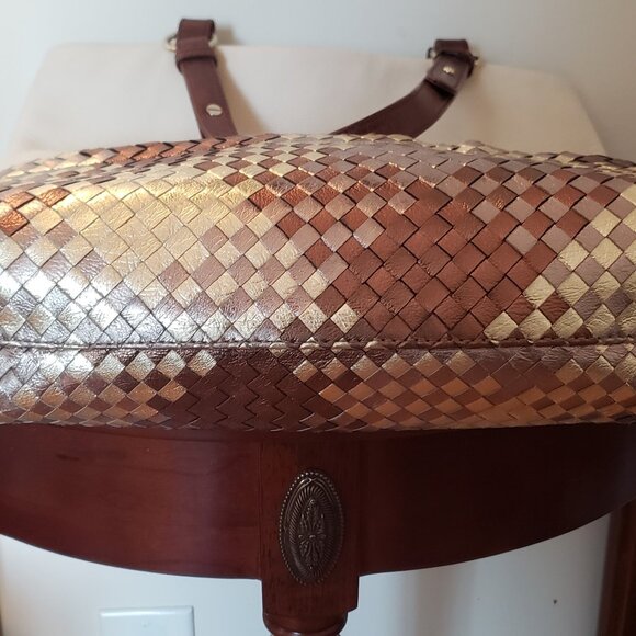 ELLIOTT LUCCA BIG WHITE PEBBLED LEATHER  BAG WITH GOLD TONES DECORATION. - Picture 3 of 12